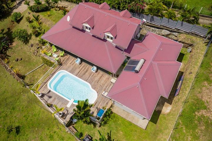 Location de vacances pour 4 personnes, avec terrasse ainsi que piscine et jardin à Rivière-Salée - 2