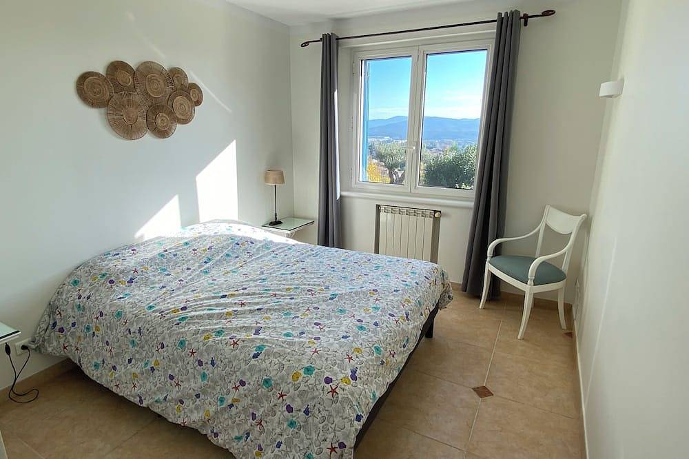 Villa with superb panoramic view on the Maures Massif in Les Arcs (Var), Draguignan Region
