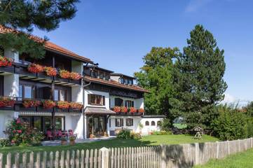Ferienhaus für 2 Personen, mit Ausblick und Garten sowie Sauna in Seeg