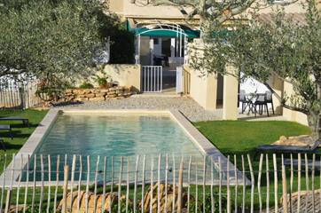 Gîte pour 6 personnes, avec piscine ainsi que vue et terrasse, animaux acceptés à Rasteau