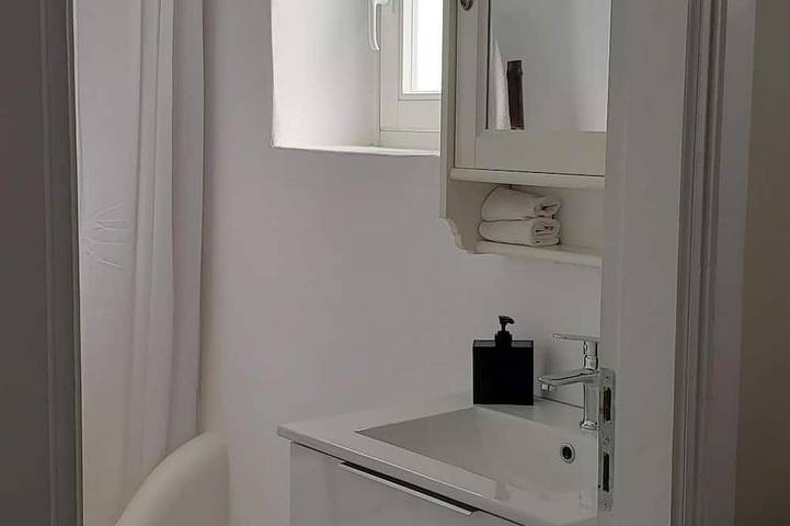 Luxe herenhuis in Mykonos steenworp afstand van het strand in Ornos, Mykonos