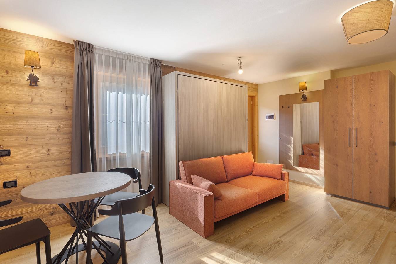 Ganzes Studio, Ferienwohnung 'Cràp de la Parè' mit Bergblick, Gemeinschaftsgarten und Wi-Fi in Livigno (Stadt), Livigno