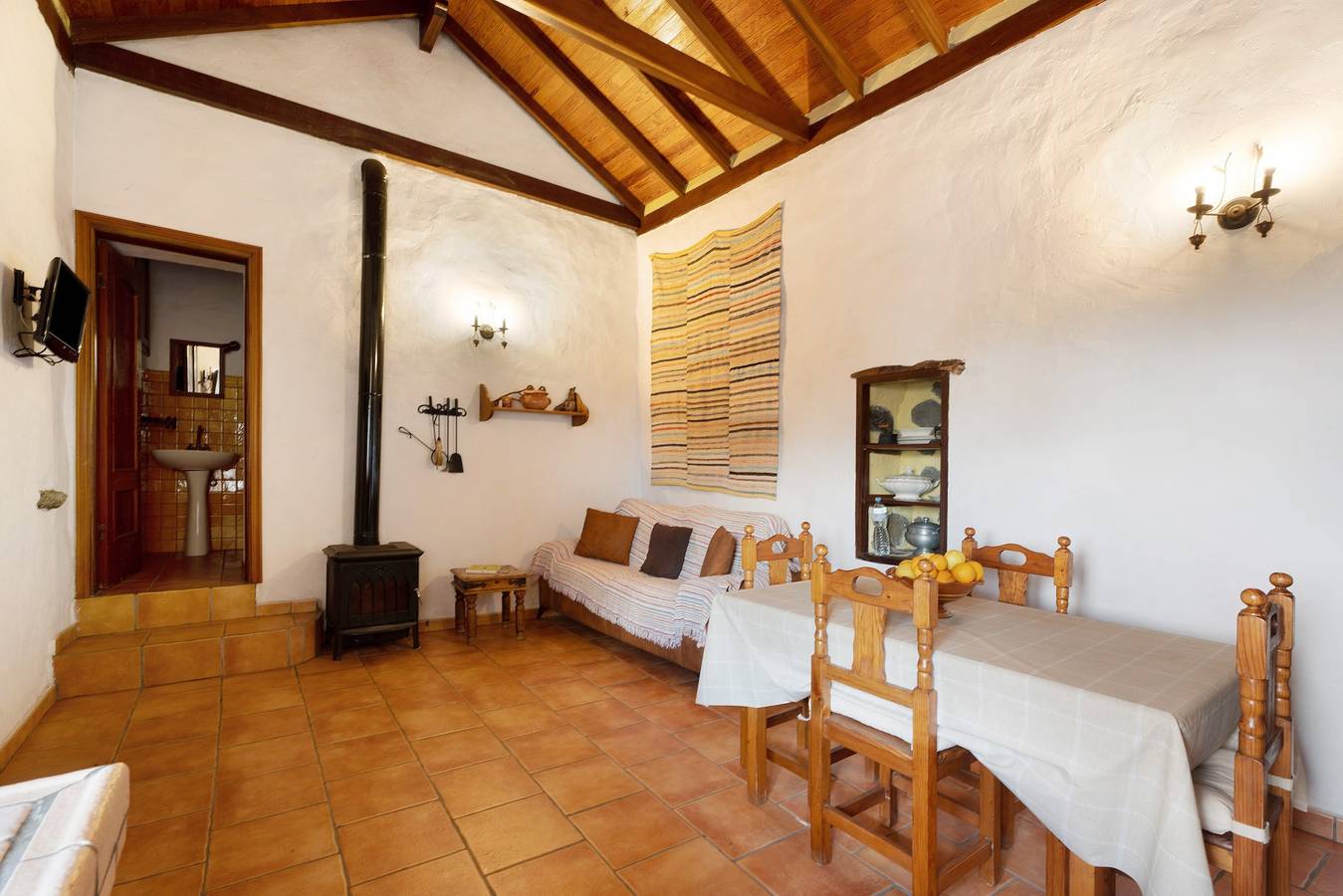 Vacation Home "Casa Rural La Jarita" with Mountain View & Private Terrace in Las Casas (EL Hierro), El Pinar de El Hierro