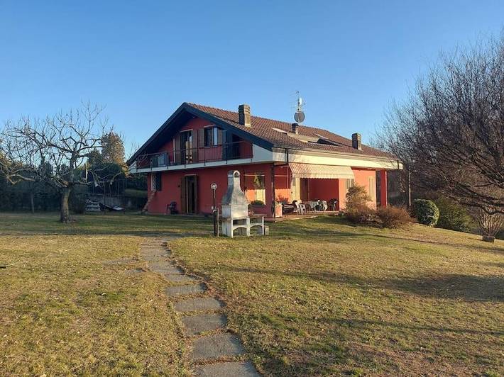 Appartamento per 3 persone, con Balcone e Terrazza nonché Giardino e Piscina a Biella
