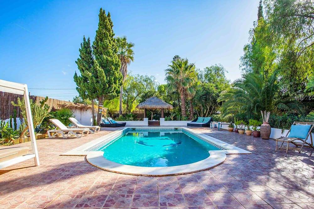 Can Massinet in Playa d'en Bossa, Sant Josep de sa Talaia