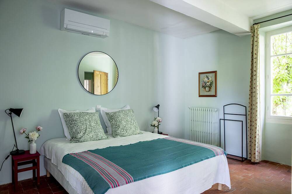 Beautiful Provencal Bastide, 8 bedrooms, 20 beds, swimming pool, Ac, wifi in Villes-sur-Auzon, Parc naturel régional du Mont-Ventoux