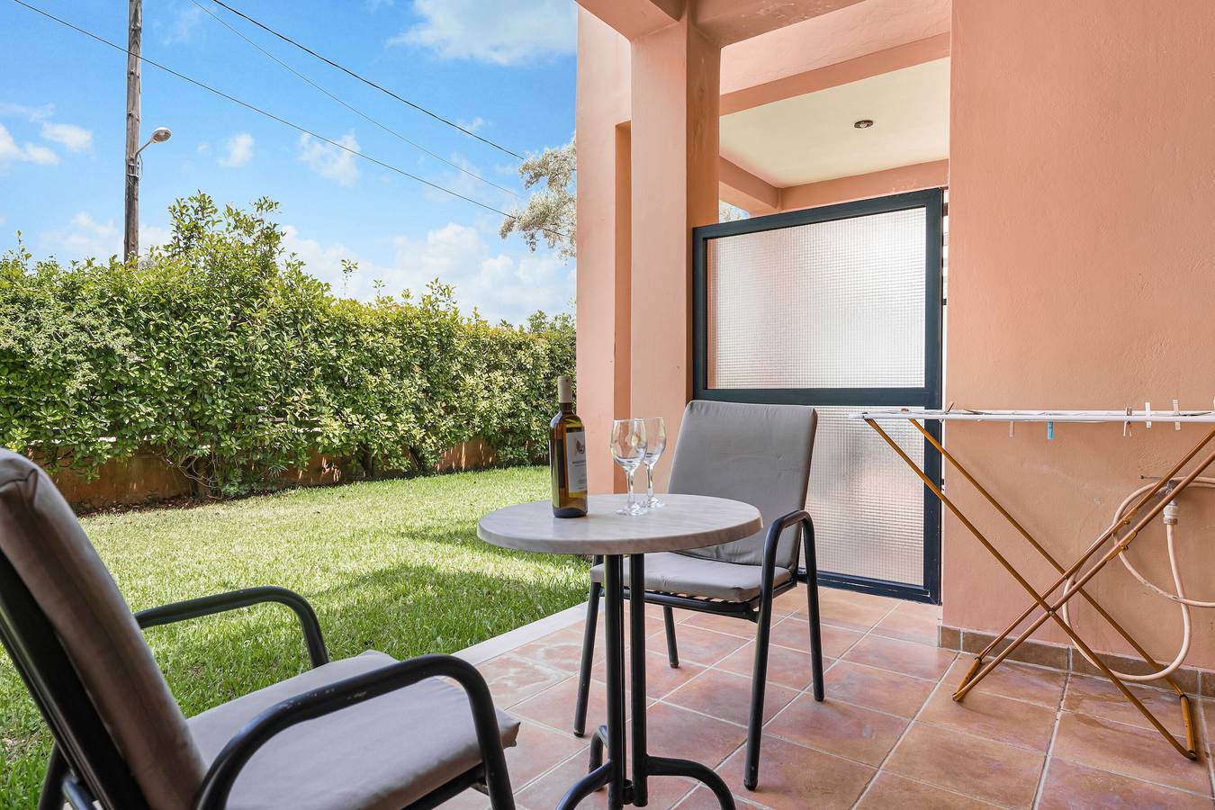 Entire studio, Holiday Apartment "Ionian Breeze Studio 3" with Terraces & Wi-Fi in Frini, Lefkada City