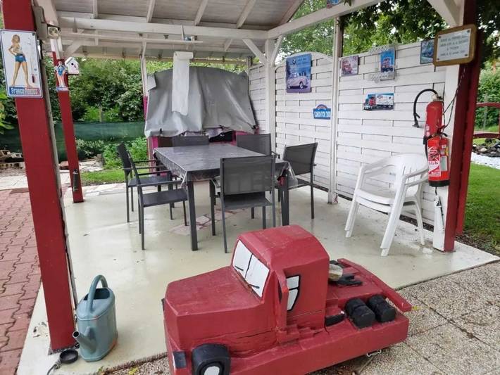 Location de vacances pour 4 personnes, avec terrasse et jardin à Vendat