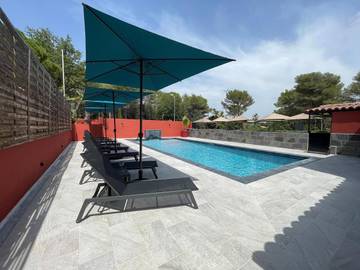 Hôtel pour 2 personnes, avec jardin ainsi que terrasse et piscine à Mouans-Sartoux