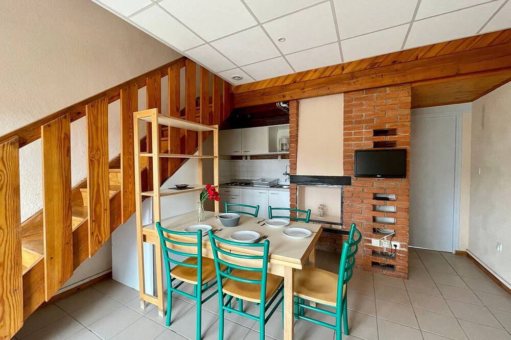 Ruhiges Ferienhaus bei Puy-en-Velay, 2 Schlafzimmer, nahe See Bouchet in Cayres, Haute-Loire
