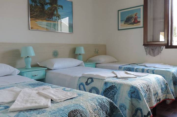 Casa sul mare con accesso privato in spiaggia in Spiaggia di Porto Columbu, Sarroch
