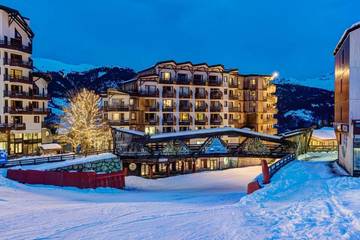 Hôtel pour 2 personnes, avec sauna et vue ainsi que piscine et terrasse, animaux acceptés dans La Tania