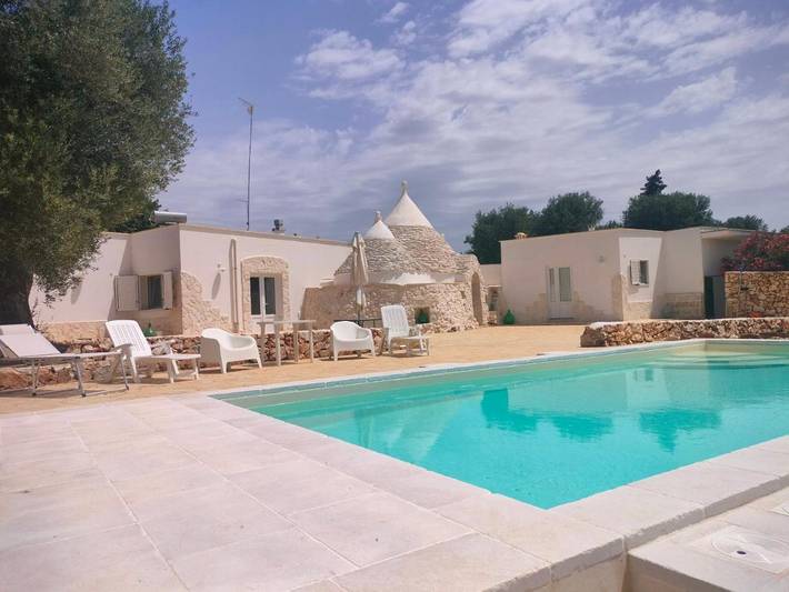 Trullo per 6 persone, con giardino e terrazza nonché panorama e piscina in Ceglie Messapica