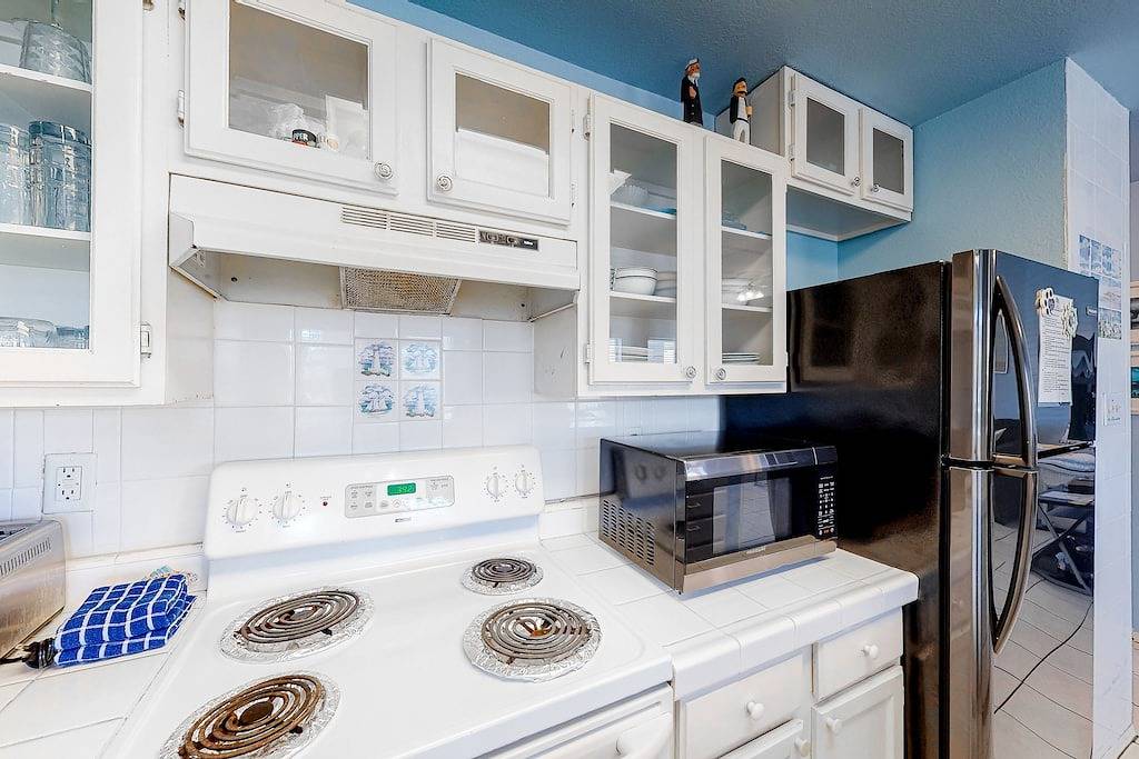 Ganze Wohnung, Ground-Floor Condo with Wifi & Shared Pool - Beach Across the Street, 2 Dogs Ok in South Padre Island, Laguna Madre