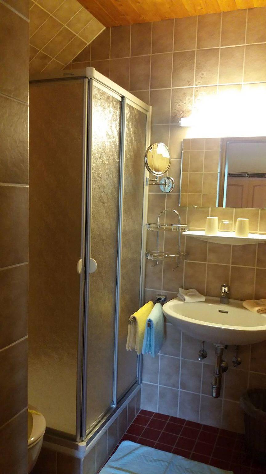 Doppelzimmer mit Dusche, Wc u. Balkon in Sankt Margarethen im Lungau, Lungau