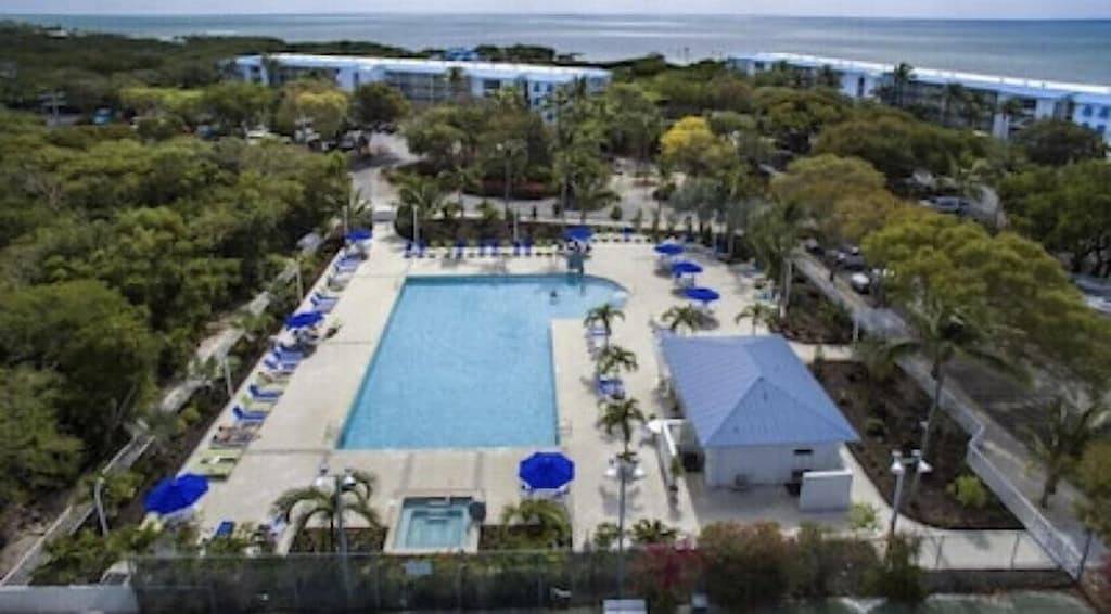 Ganze Wohnung, Chic Coastal Retreat with Pool, Marina, Beach Access & Resort-Style Amenities in Tavernier, Monroe County