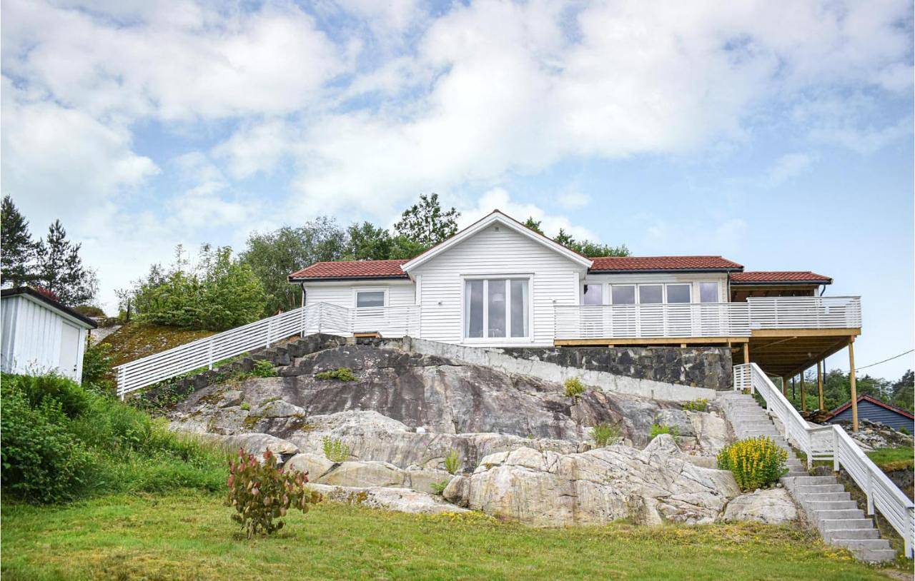 Three-Bedroom Holiday Home in Skånevik, Etne