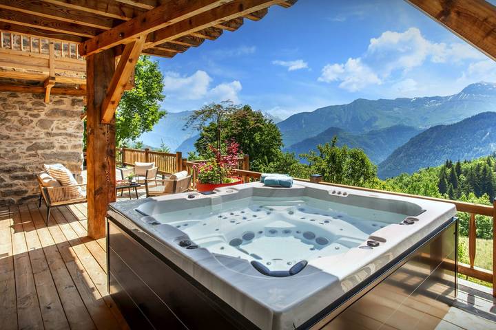 Chalet pour 10 personnes, avec sauna ainsi que jardin et jacuzzi