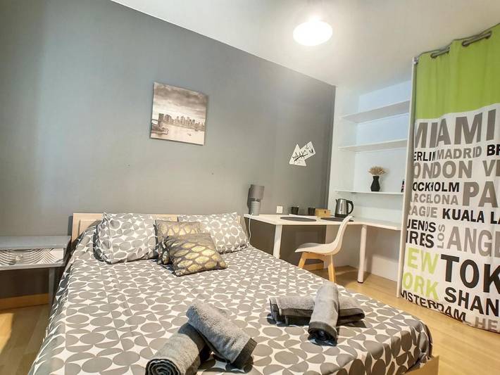 Location de vacances pour 2 personnes, avec Terrasse ainsi que Jardin et Piscine à Coursac