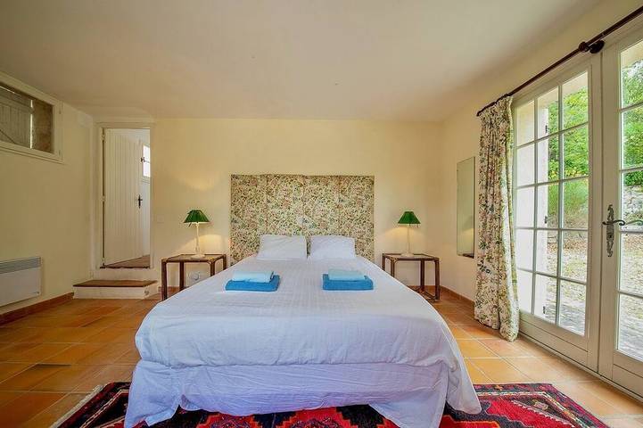 Location de vacances pour 8 personnes, avec balcon et jardin à Bargemon - 3