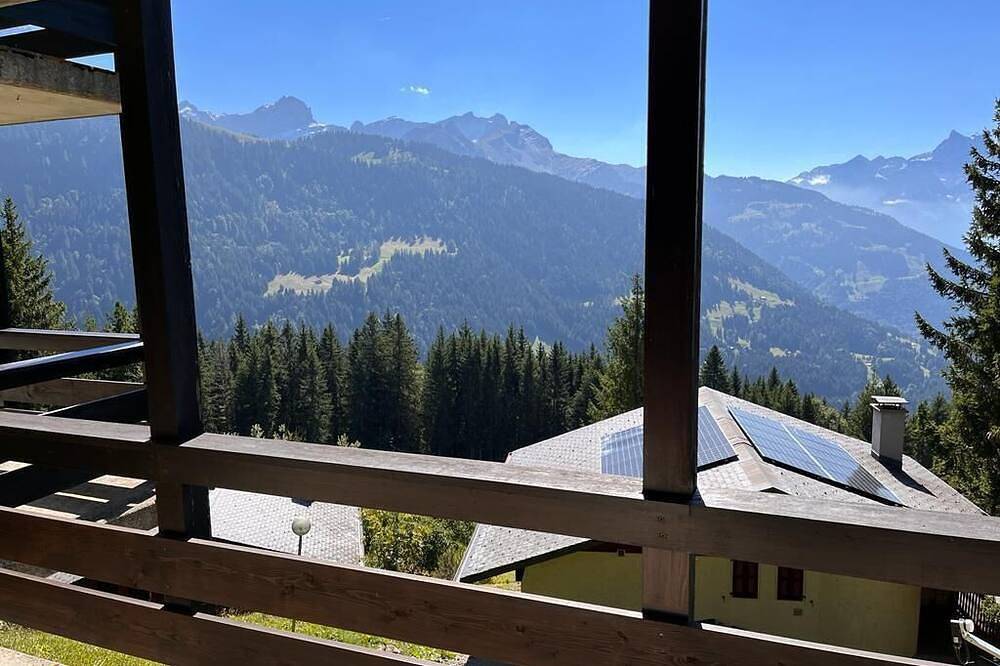 Appartement entier, Le studio se situe aux Arsets à env. 500 du départ du téléski des Fracherets, reliant le domaine ski in Gryon, Alpes Vaudoises