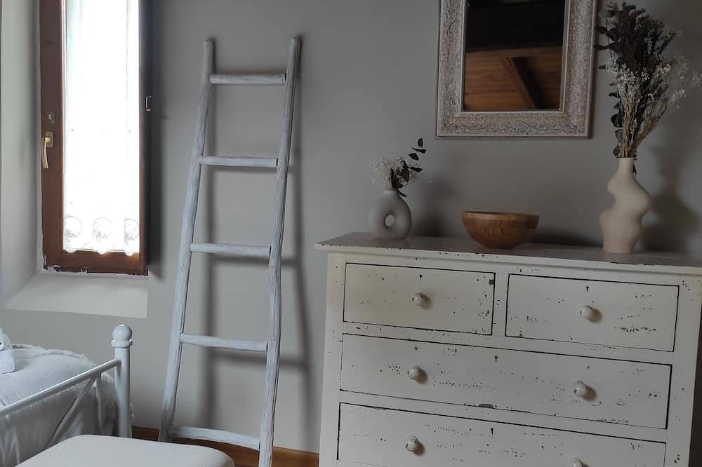 Entire apartment, Enchanting suite in San Pellegrino, in the heart of Viterbo's historic center in Piano Scarano, Viterbo