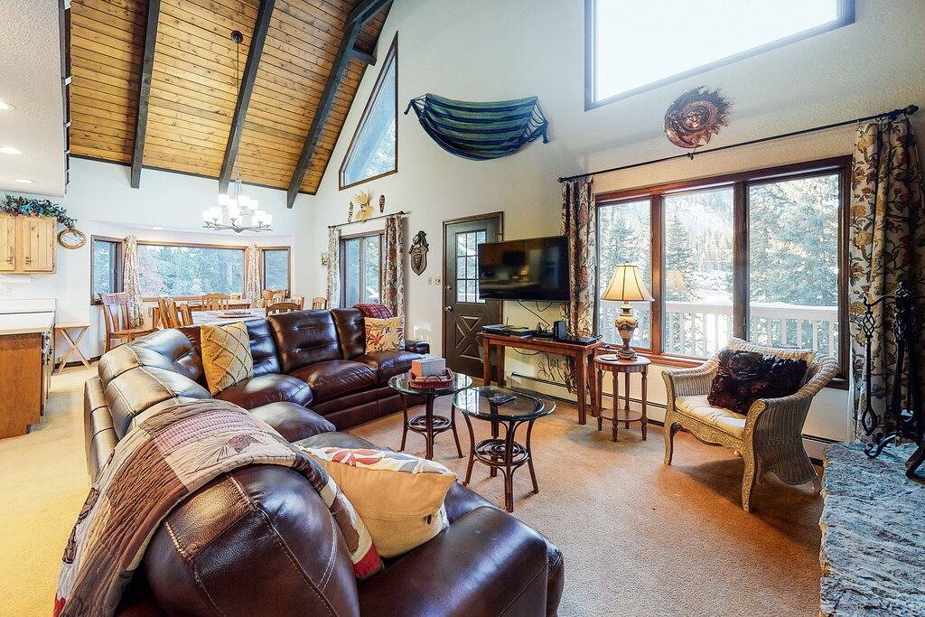 Spacious Cabin w/ Wifi, Pool Table, Fireplace, Washer/Dryer - Snowbird-Friendly in Purgatory