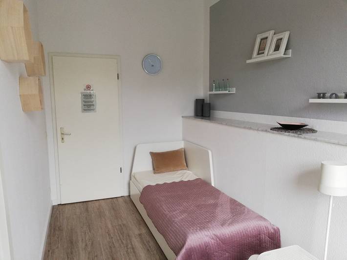 Ganze Wohnung, Apartmenthaus Kaiser Friedrich - Doppelzimmer Economy, eigene Du/Wc über den Gang, 1 Schlafraum mit Doppelbett in Schloss Sanssouci, Potsdam und Umgebung