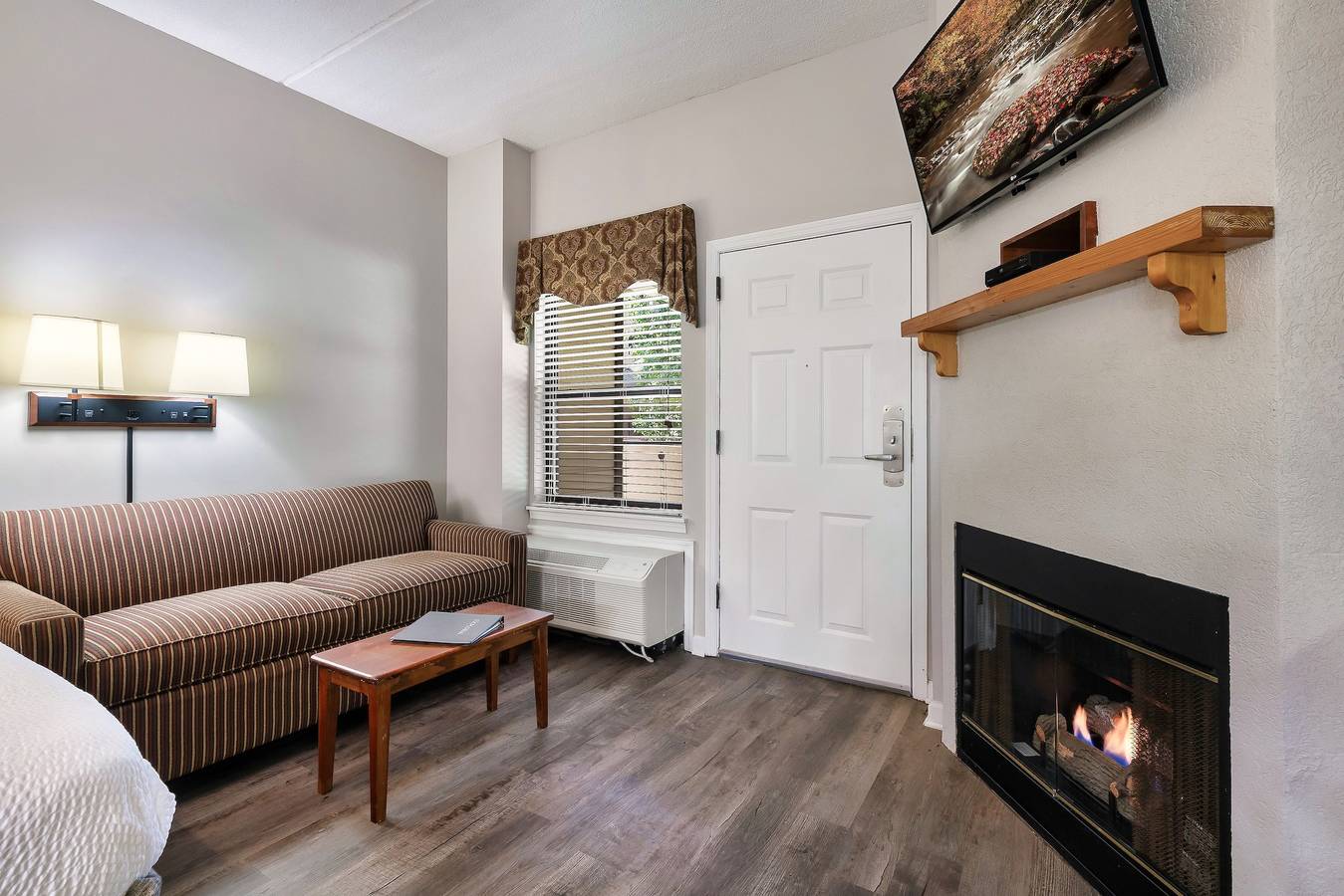 Ganzes Studio, Gatlinburg Town Square in Gatlinburg, Sevier County