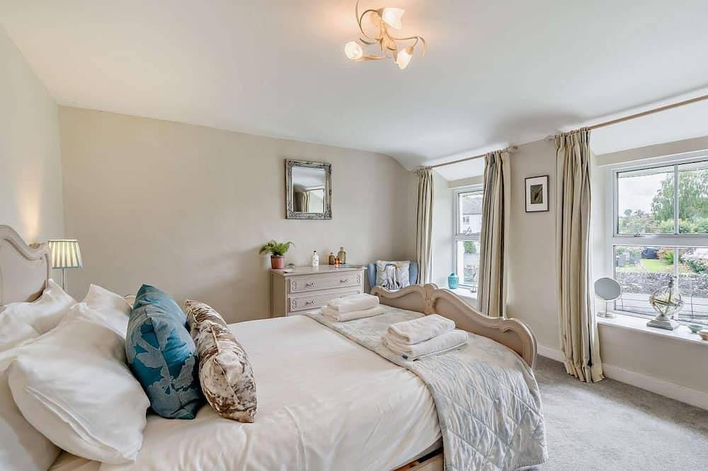 4 Bed in Grange -over- Sands (oc-lcc71) in Cartmel, Lake District