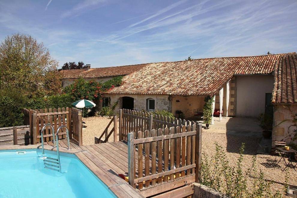Holiday Home in Nieul-le-Virouil, Région de Jonzac