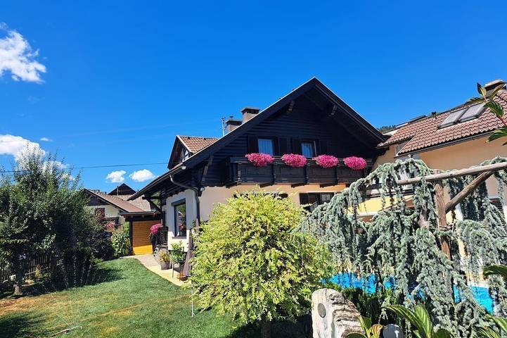 Ferienwohnung für 2 Personen, mit Garten und Pool sowie Balkon