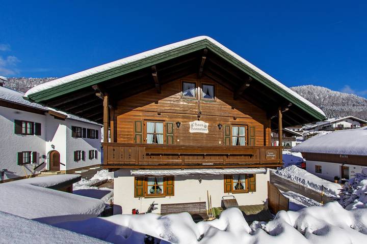 Ganze Ferienwohnung, Haus Hannelore - Ferienwohnung 28 m² mit Balkon und wunderbarer Aussicht in Reit im Winkl, Bayerische Alpen