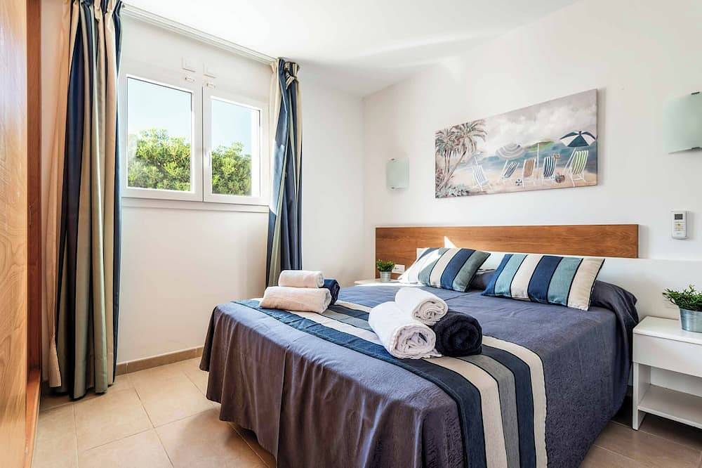 Villa Mar - Four Bedroom Villa, Sleeps 8 in Cala en Bosc, Ciutadella