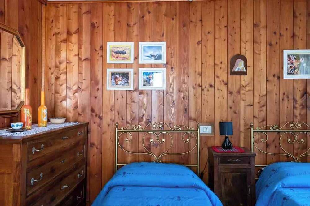 Ferienhaus In ruhiger Lage in den Bergen am Rande des Flusses mit Blick auf den Wald gelegen in Ceppo Morelli, Walliser Alpen