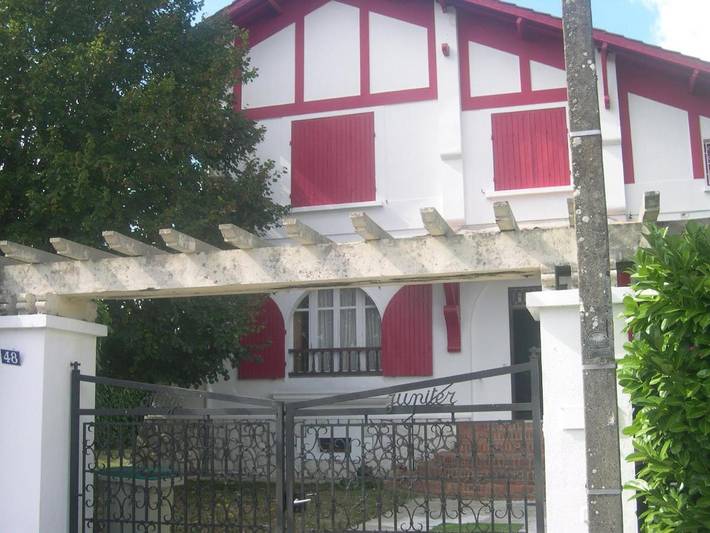 Chambre d’hôte pour 2 personnes, avec Terrasse ainsi que Jardin et Piscine à Pujols