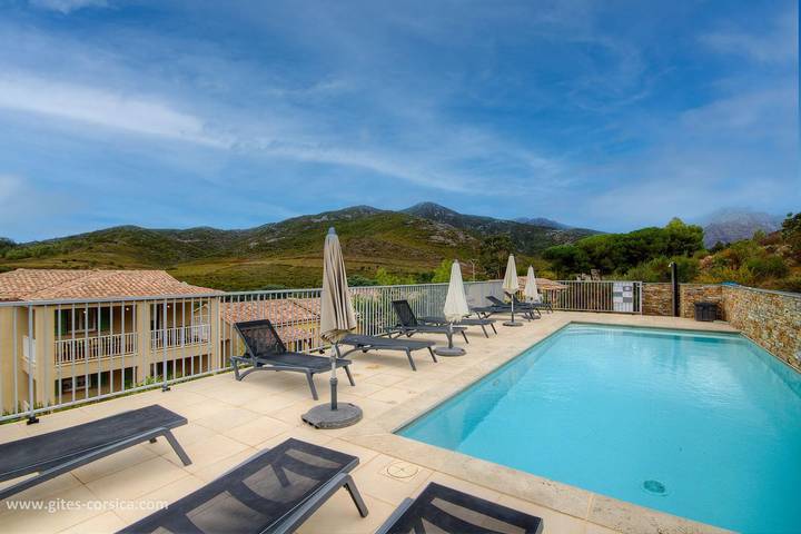 Gîte pour 6 personnes, avec Terrasse et Piscine