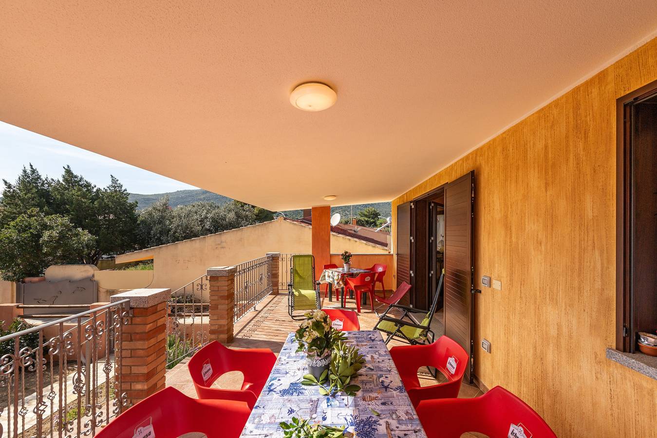 Casa vacanze 'Villetta Delfino' con vista sulle montagne, terrazza privata e giardino privato in Solanas, Comune di Sinnai