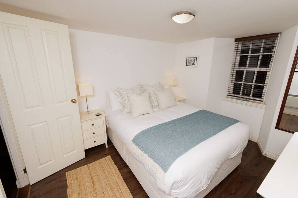 Ganze Wohnung, New to Vrbo: Central Lerwick Stay; Harbour Views, Log Burner in Shetland Inseln