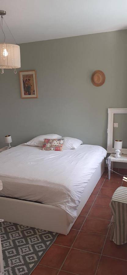 Chambre d’hôte pour 2 personnes, avec terrasse ainsi que vue et piscine à Lautrec - 4