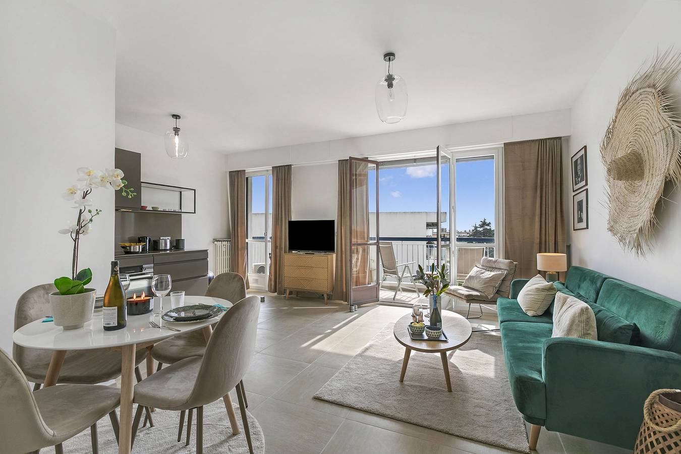 Appartement entier, Glamour Apartment - Near Beach in Juan-les-Pins, Antibes