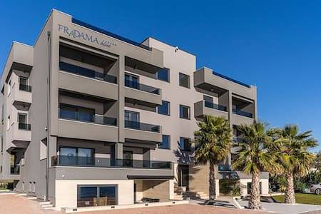 Ferienhaus für 20 Personen, mit Meerblick und Balkon sowie Ausblick, kinderfreundlich in Sveti Petar na Moru - 3