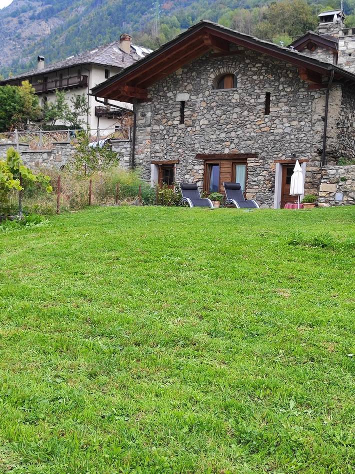 Appartamento intero, Appartamento 'Mini House' con vista sulle montagne, terrazza privata e giardino privato in La Cretaz-Roisan, Comune di Roisan