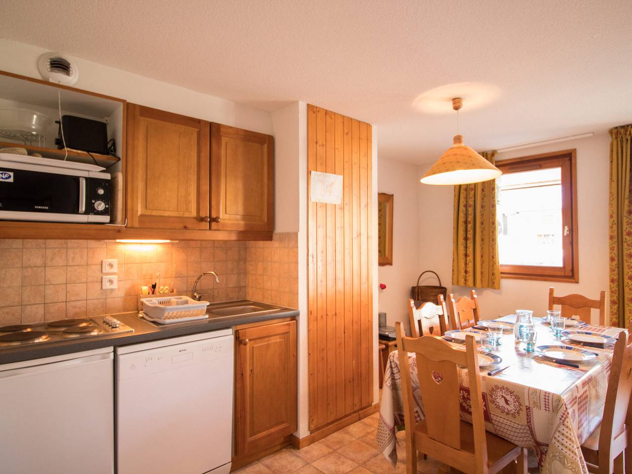 Entire apartment, Apartment for 6 in Aussois with parking in Aussois, Saint-Jean-de-Maurienne region