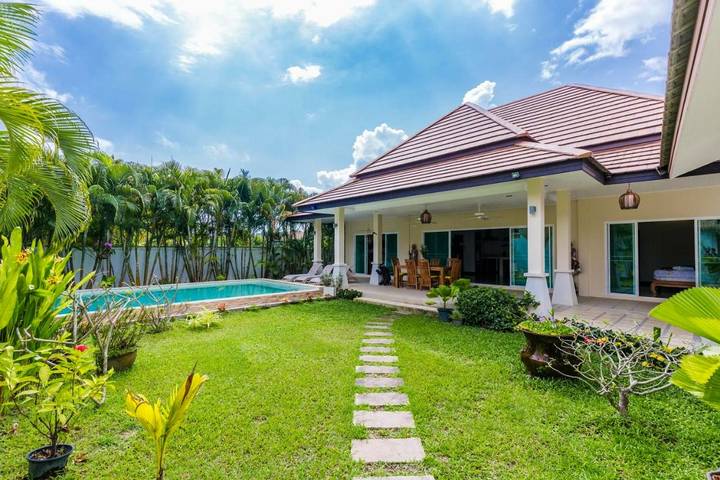 Villa mit pool für 8 Personen, mit Garten und Ausblick sowie Pool in Phuket