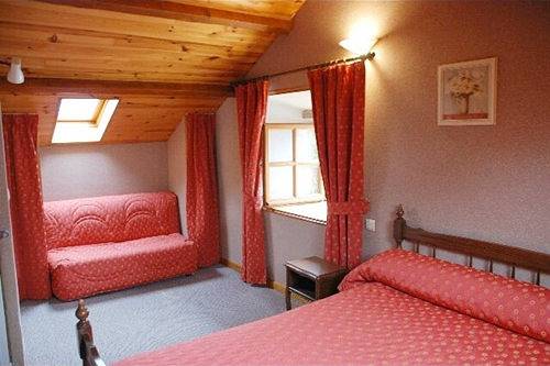Chambre d'hôtes Ferme des Deux Vallées - Chambre 2 in Fridefont, Région de Saint-Flour