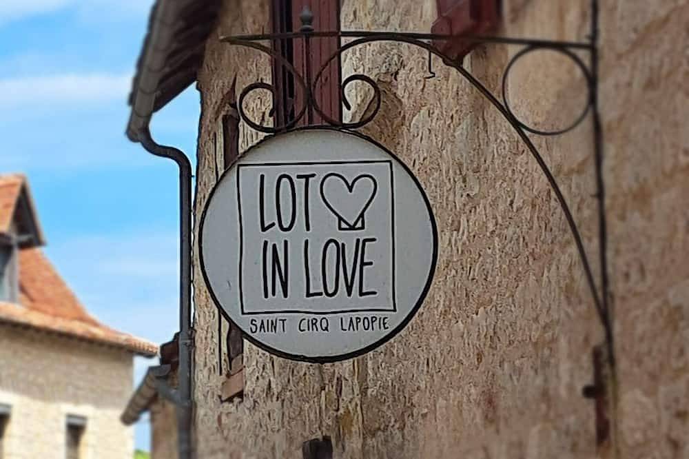 La Grange du Silence, family-run, renovated and just a few minutes from Figeac. in Lentillac-Saint-Blaise, Lot
