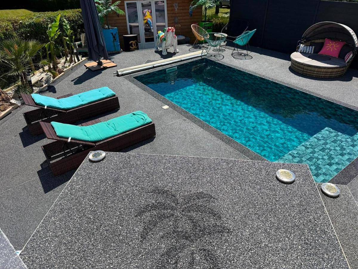 Maison cocooning , avec double jacuzzi et piscine in La Machine, Nièvre