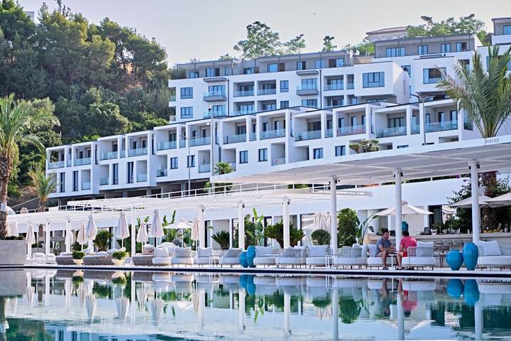 Aparthotel para 2 personas, con piscina y jardín - 1