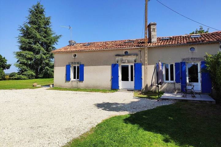 Location de vacances pour 8 personnes, avec terrasse et jardin, animaux acceptés à Bors-de-Montmoreau
